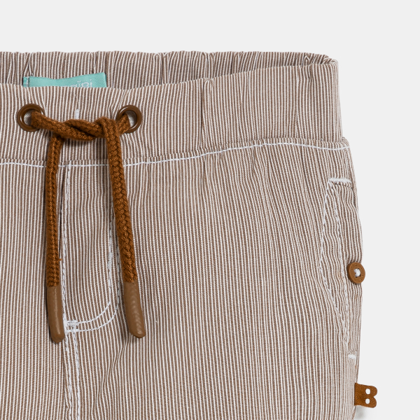 بنطال مقلّم بأرجل قابلة للطي باللون البني للأولاد الصغار